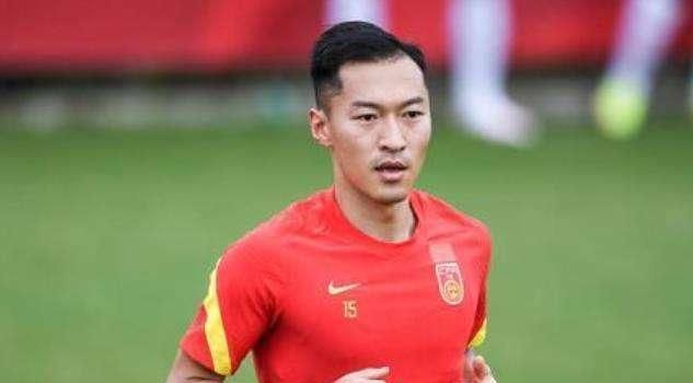 今日太阳官方宣布，杜兰特因为右腿筋伤势将缺席本场比赛，无缘与二弟三弟的对决。